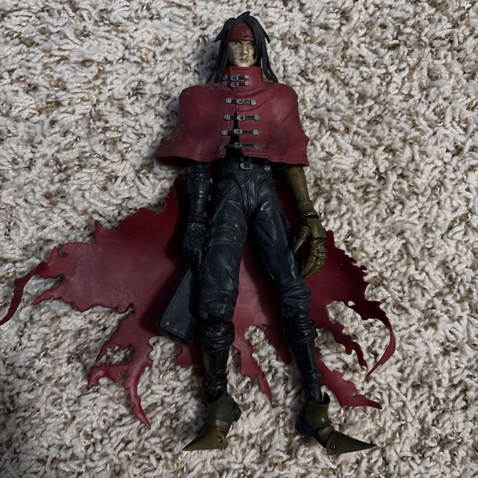 Play Arts Vincent Valentine – Final Fantasy VII Advent Children – Acceptable