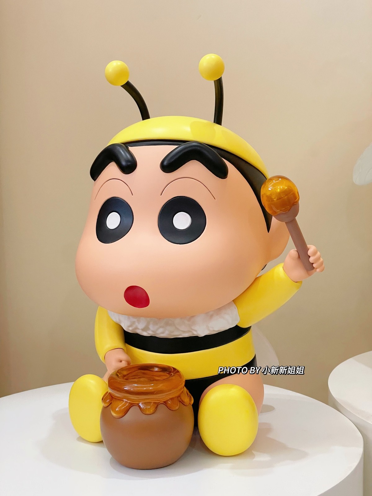 Biu Biu Studio Crayon Shin-chan Resin PU Bee Version Figures H35CM Model