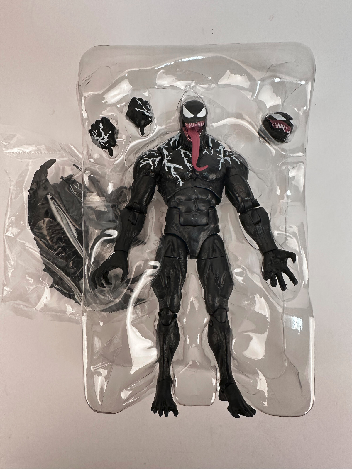 Legends Series Marvel Venom 7&Prime; Action Figure w/Exchangeable Accessory Bulk Pack