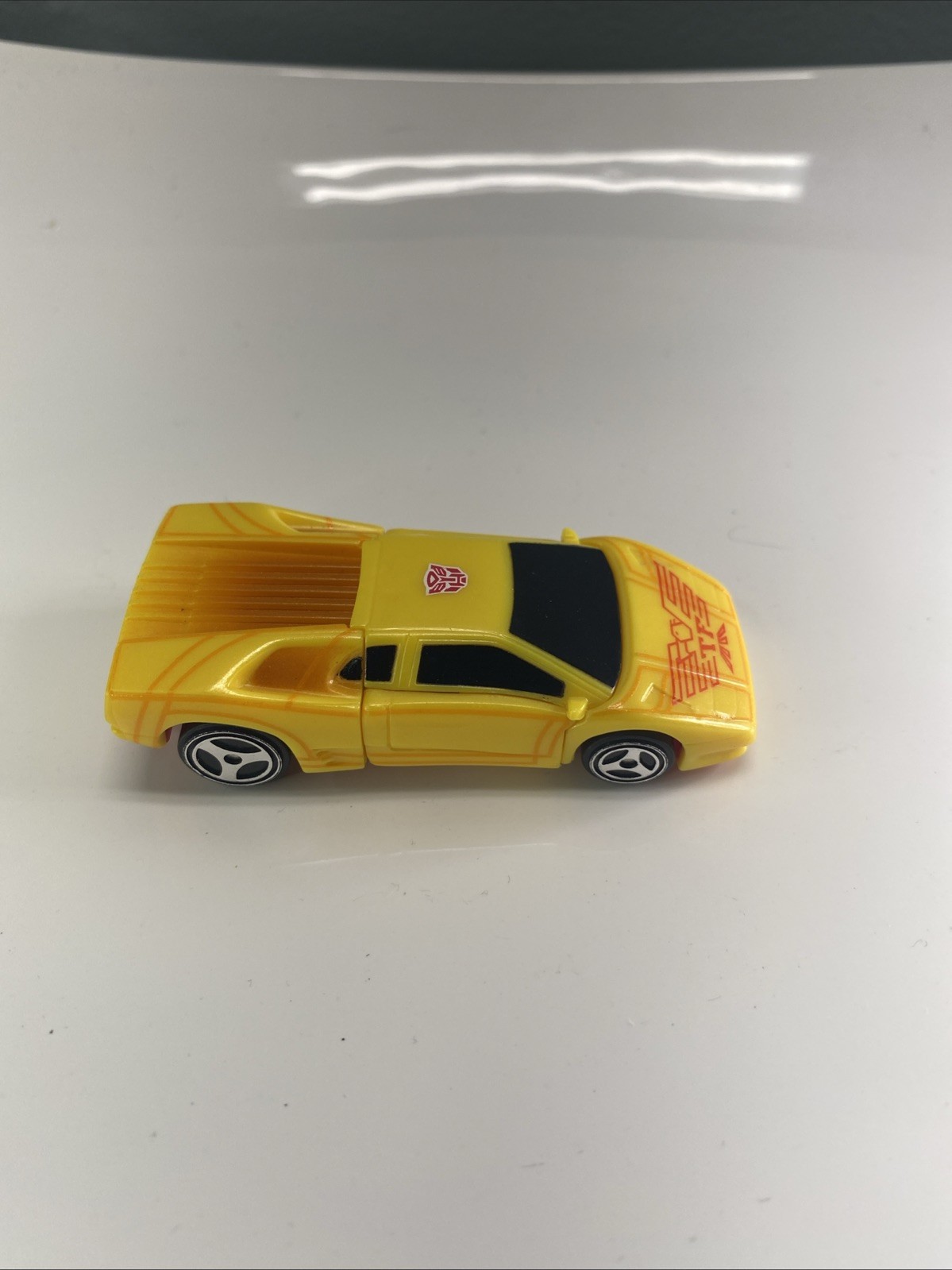 Hasbro Takara TF Transformer Robots In Disguise R.E.V. Autobot Lamborghini 2000