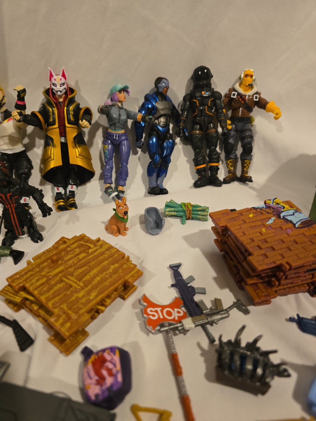 Fortnite Toys Mixed Lot With Characters, Materials, Pickaxes, And Much More