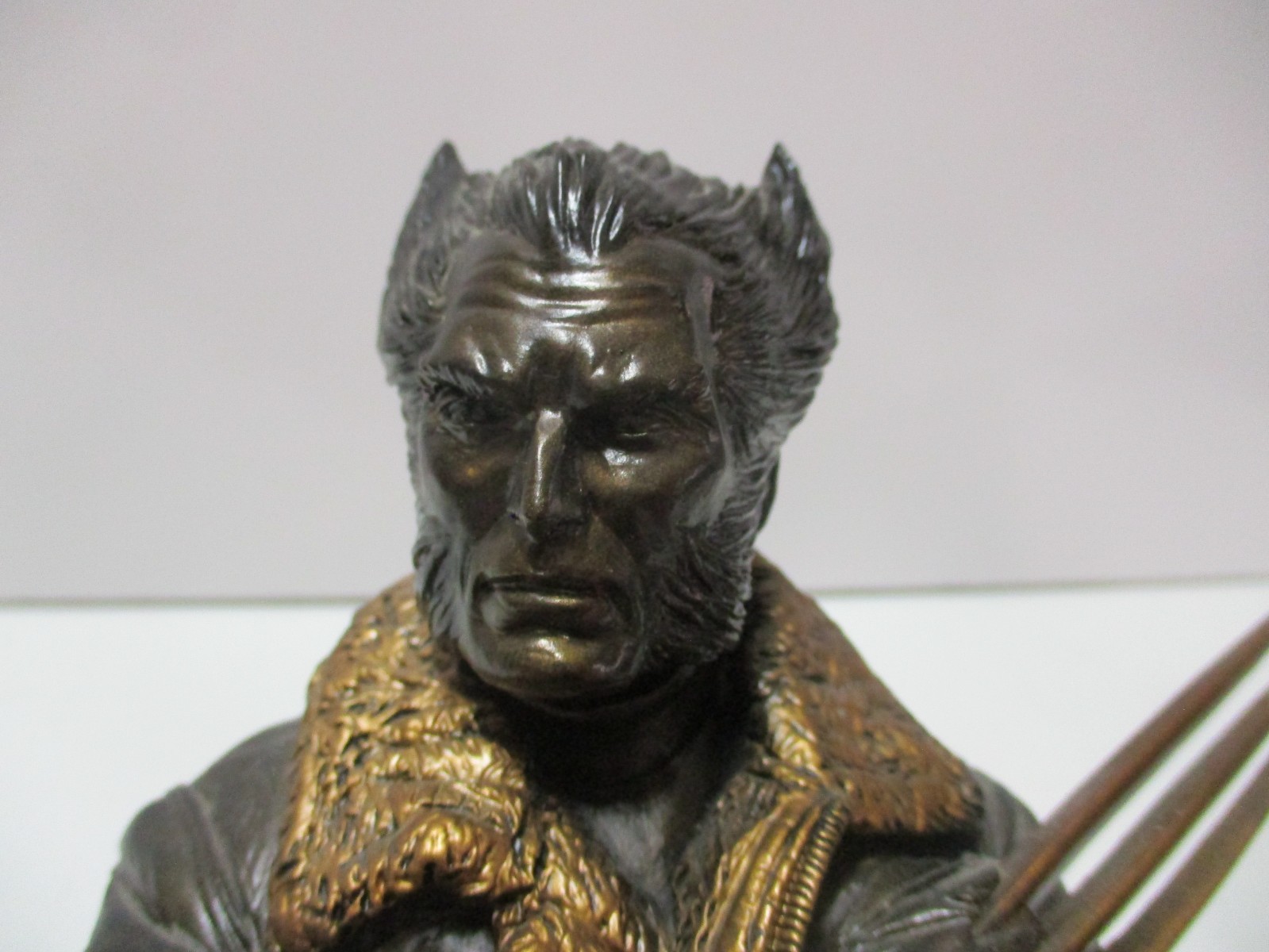 Marvel Limited Earth X Logan Bust Statue