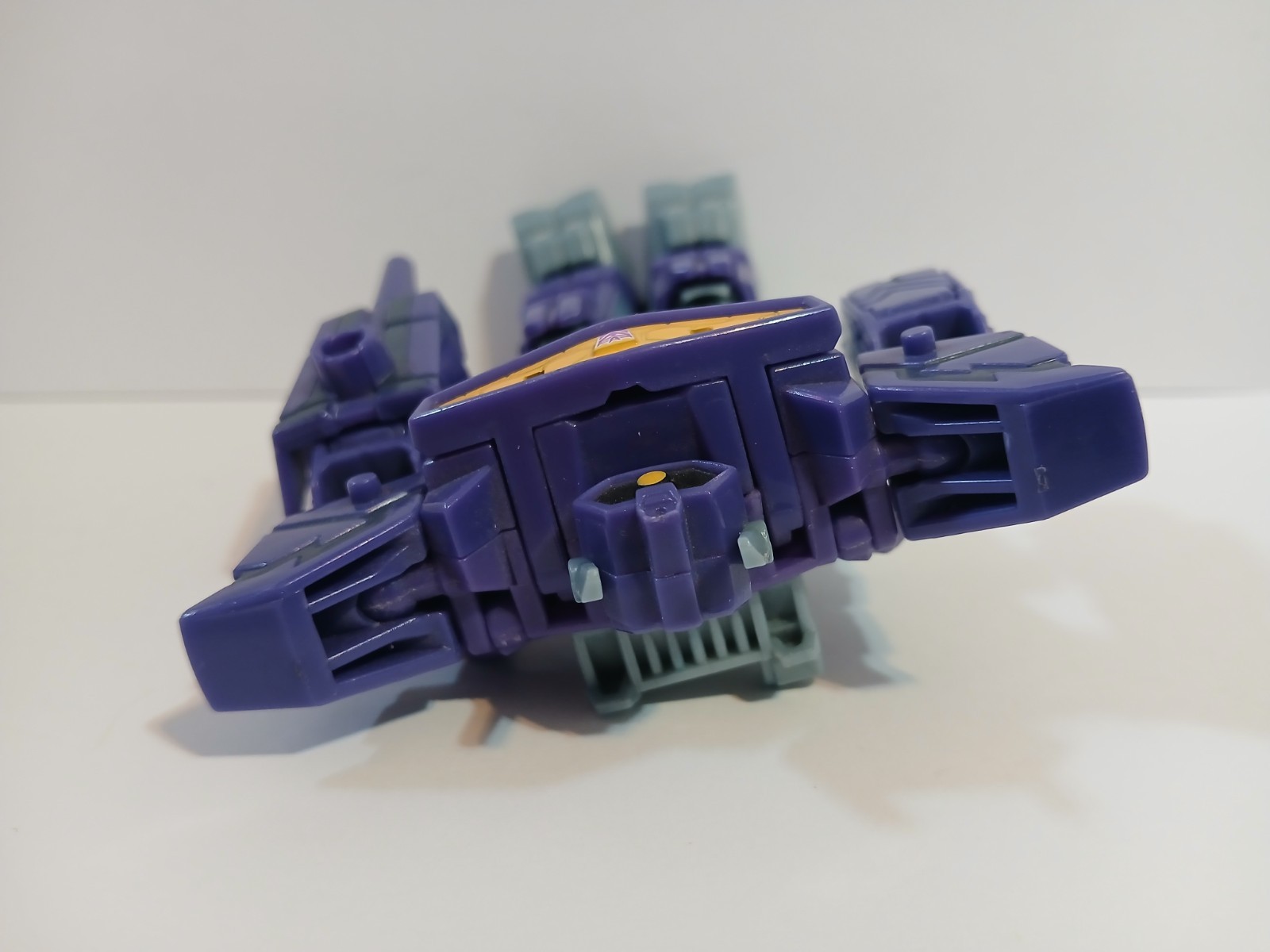 Transformers Earthspark Deluxe Class Shockwave 5&Prime; inch action figure Hasbro 2023