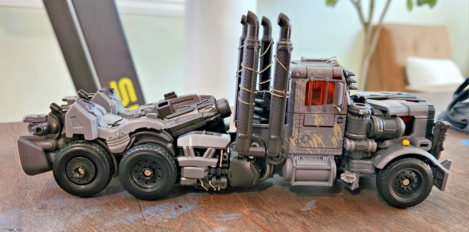 Custom Voyager Class Truck Megatron Transformers Figure