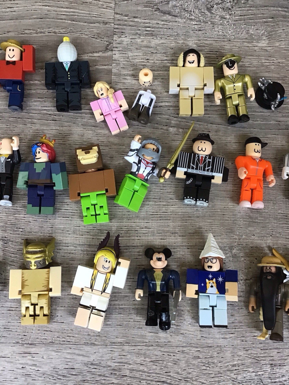 Roblox‎ Mixed Figures & Accessories Lot Of 25 Figures Used As Shown