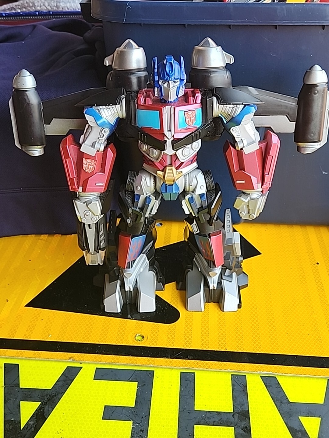 Hasbro Transformer Mega Power Bots Jet Optimus Prime 12&Prime; Figurine (USED)