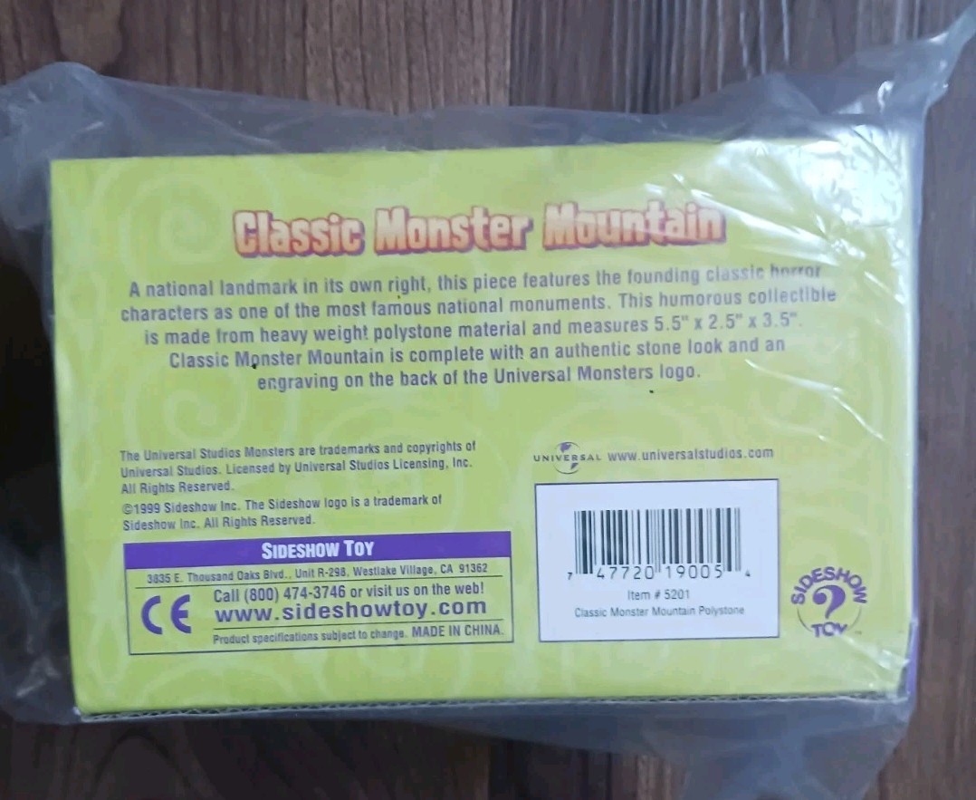 SIDESHOW TOY COLLECTIBLE UNIVERSAL CLASSIC MONSTER MOUNTAIN FRANKENSTEIN DRACULA