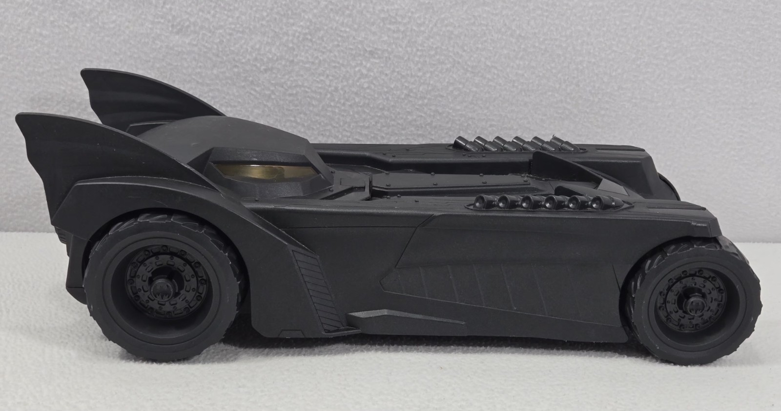 SpinMaster Batman Batmobile Toy Car 16’’ and 12’’ Batman Figure DC 00520AFS