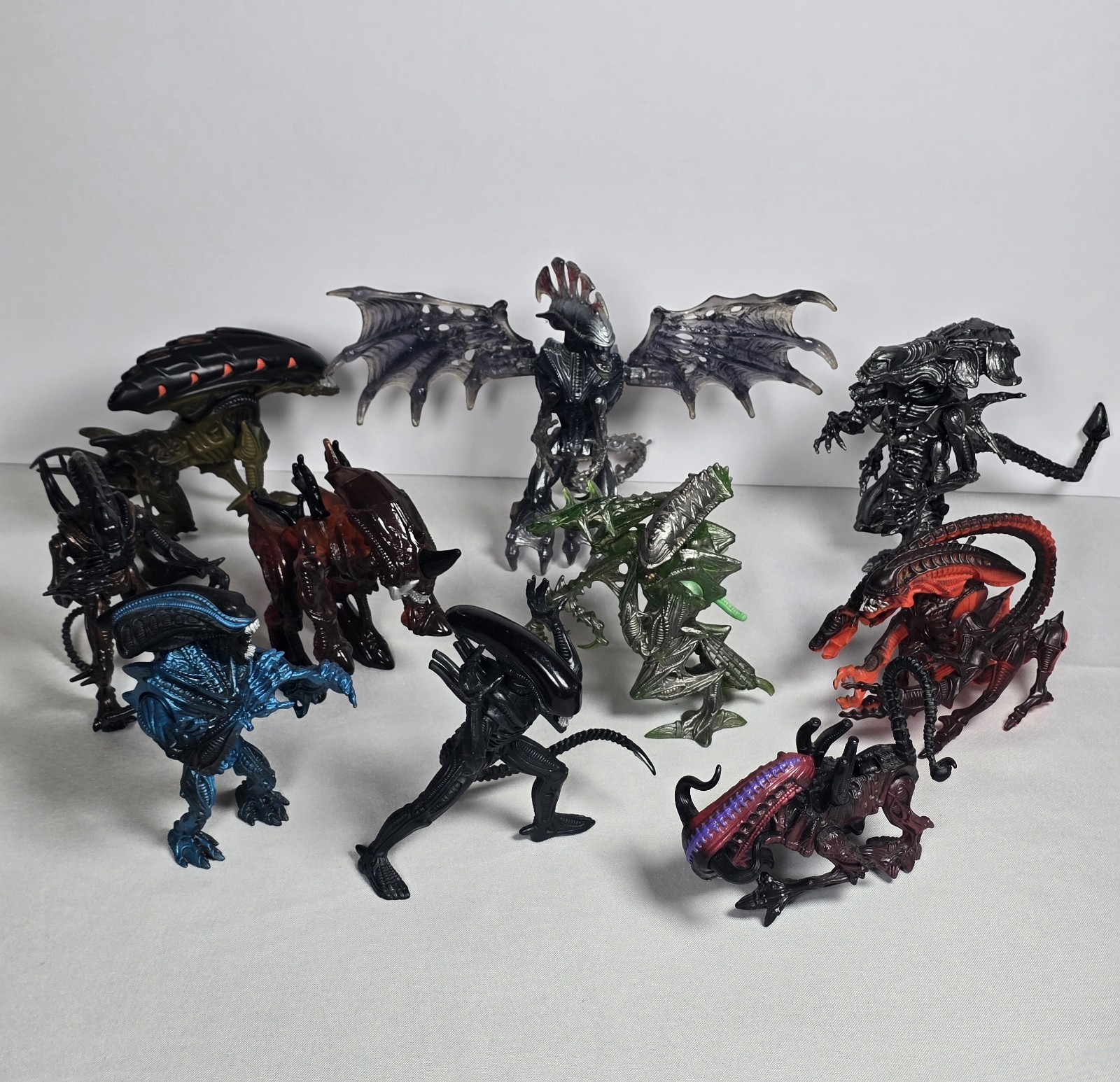 10 1990s Kenner Aliens Figure Xenomorph Queen Mantis Bull Gorilla Flying Neon+
