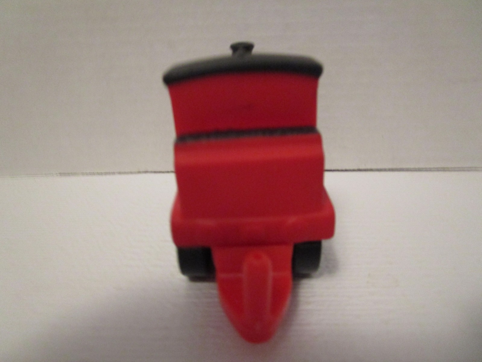 Thomas & Friends James #5 Red Plastic Push 4&Prime; Toy Engine 2010 Mattel #1611WC