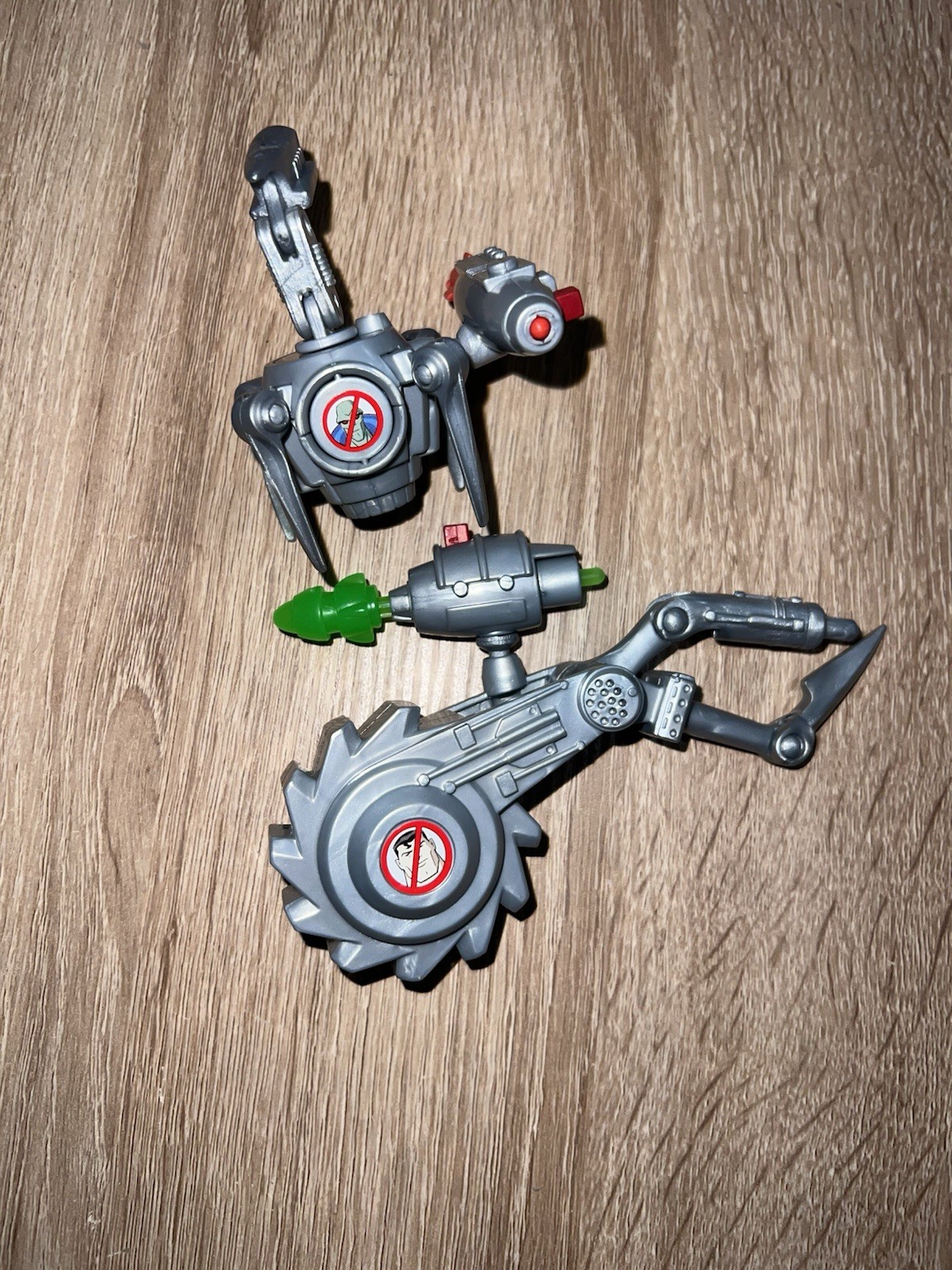 Justice League Weapon Superman Vs. Kryptobot Razor Blade And Torso Parts