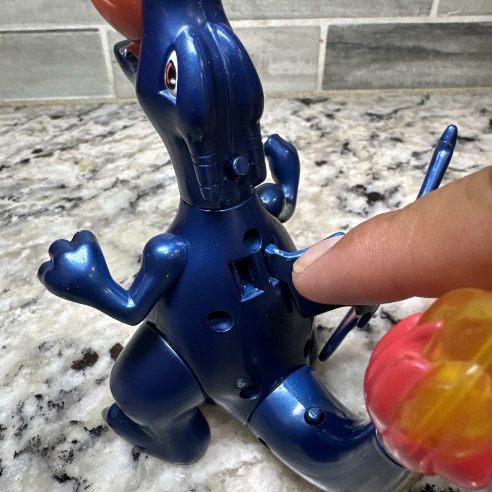 Vintage Extremely RARE Shiny Charizard Hasbro 2002 Combat Figure Missing 1 Wing