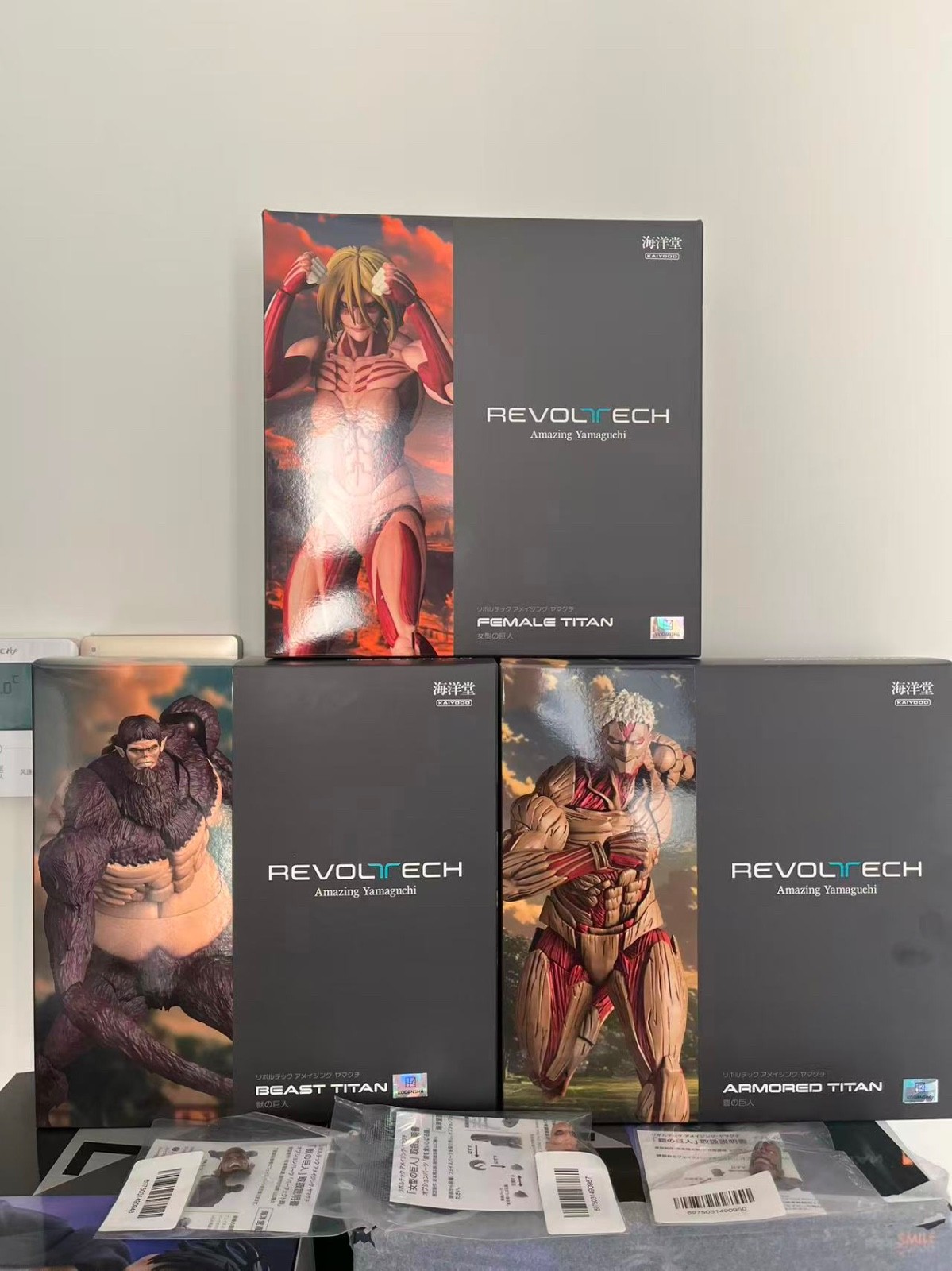 Kaiyodo Revoltech Attack on Titan Female & Beast & Armored Titan 3 Set w/ Bonus
