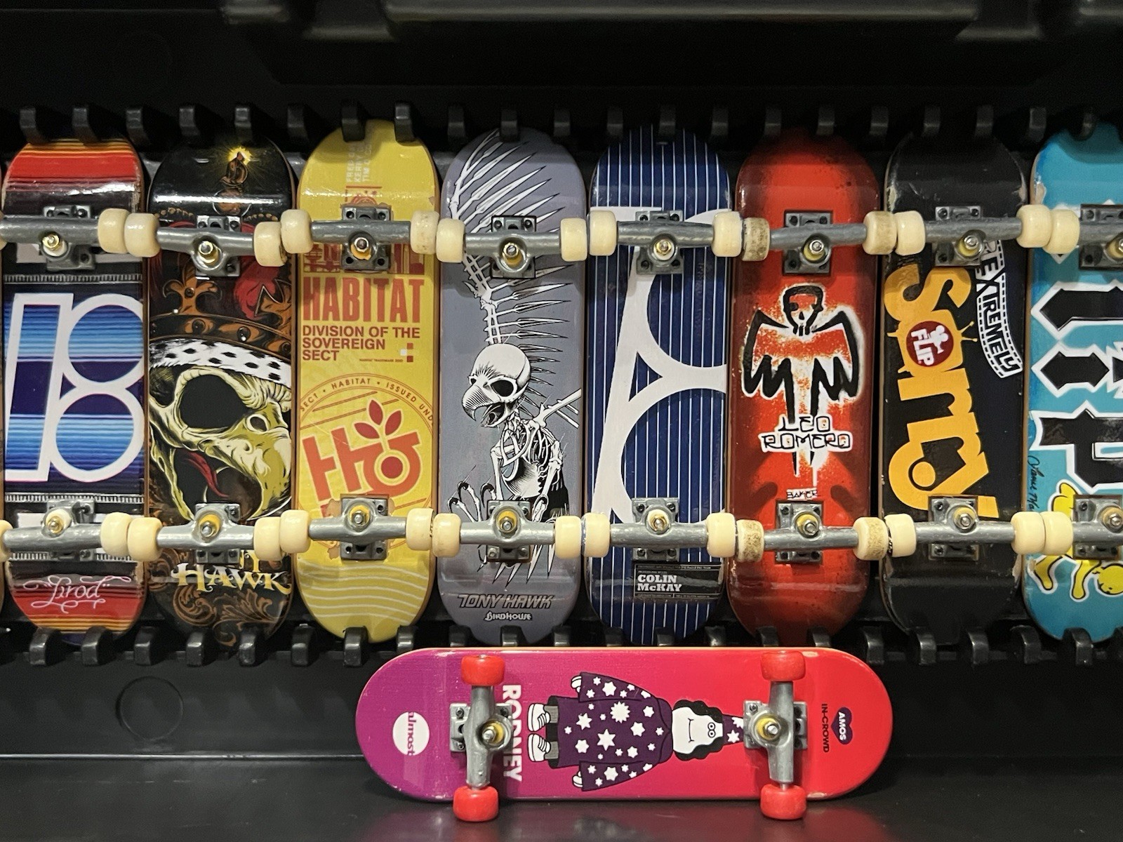 Tech Deck • Wall Display Carry Case & Lot of 20 Fingerboard Skateboards
