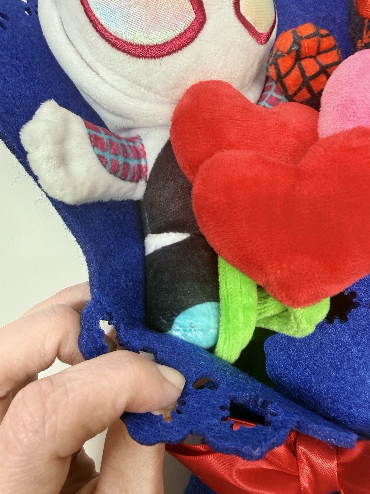 Spider-Man & Ghost-Spider Marvel Valentine&rsquo;s Day 14&Prime; Plush Bouquet 2025