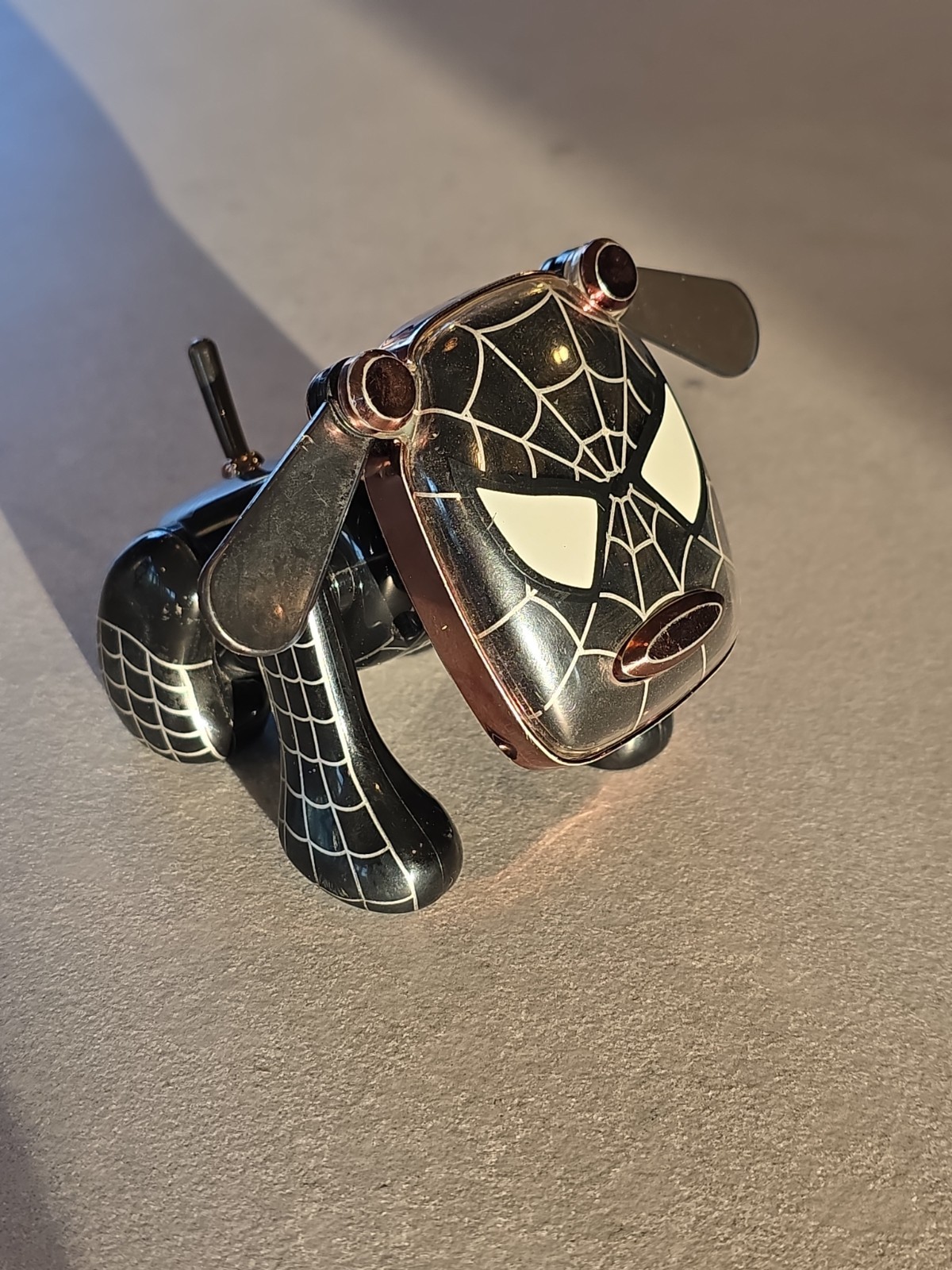 RARE 2006 Hasbro i-Dog Marvel Spiderman – Venom – MP3 Speaker Figure Toy Spi-Dog