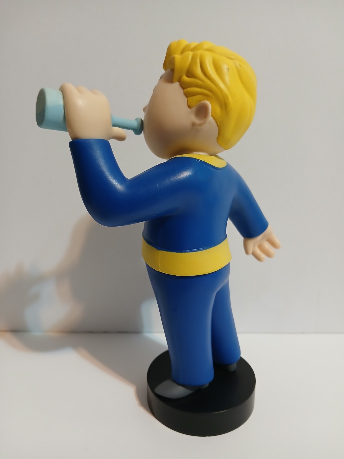 Fallout 76 Vaut Boy Drinking 6.25&Prime; inch vinyl figure statue Culturefly 2019