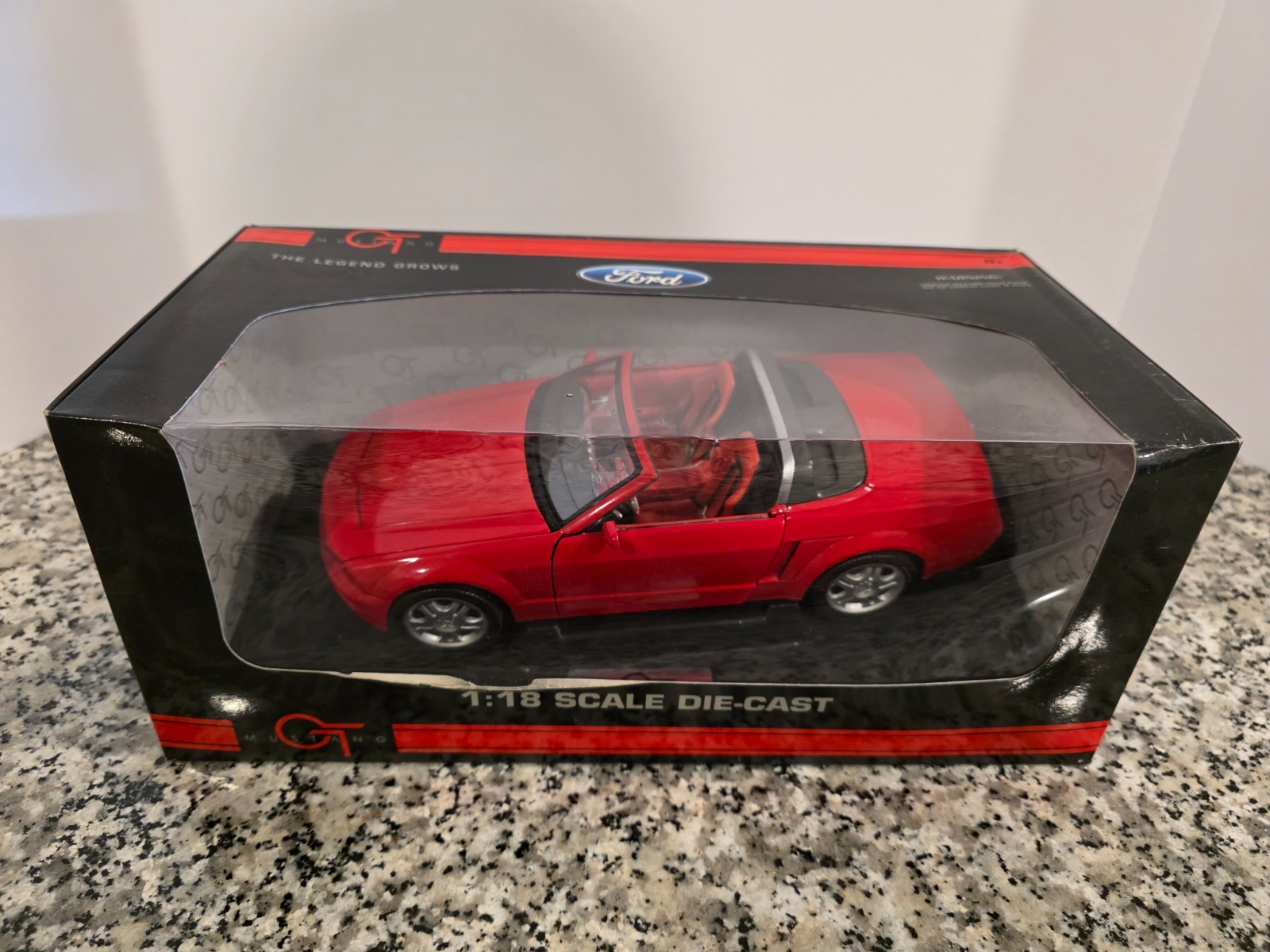 2002 Ford Mustang GT Convertible 1:18 BEANSTALK GROUP Die Cast NEW MIB