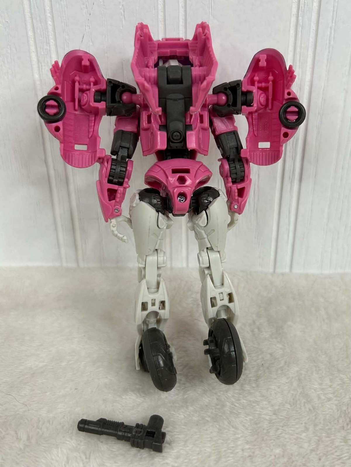 Transformers Studio Series 85 Arcee Deluxe Bumblebee Movie – Missing 1 Blaster