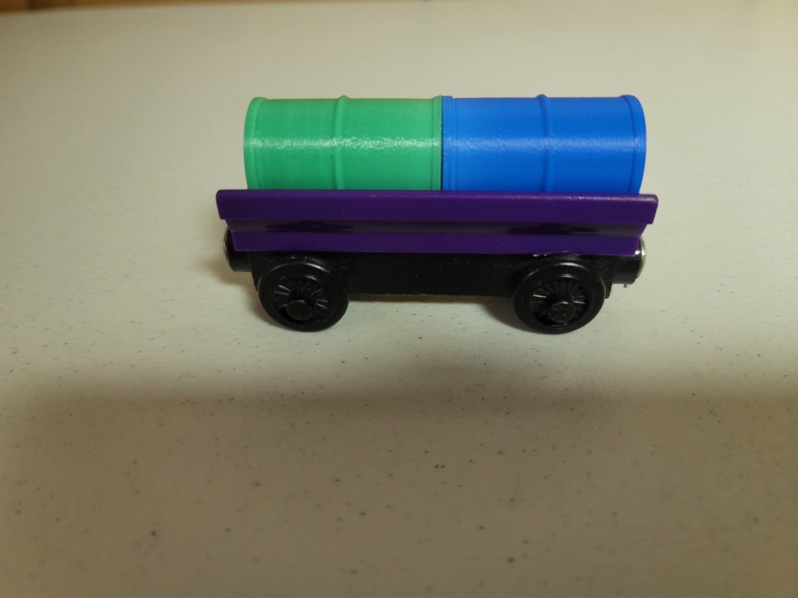 Thomas Wooden Railway Purple Barrel Car with 2 Barrels (Blue and Green)