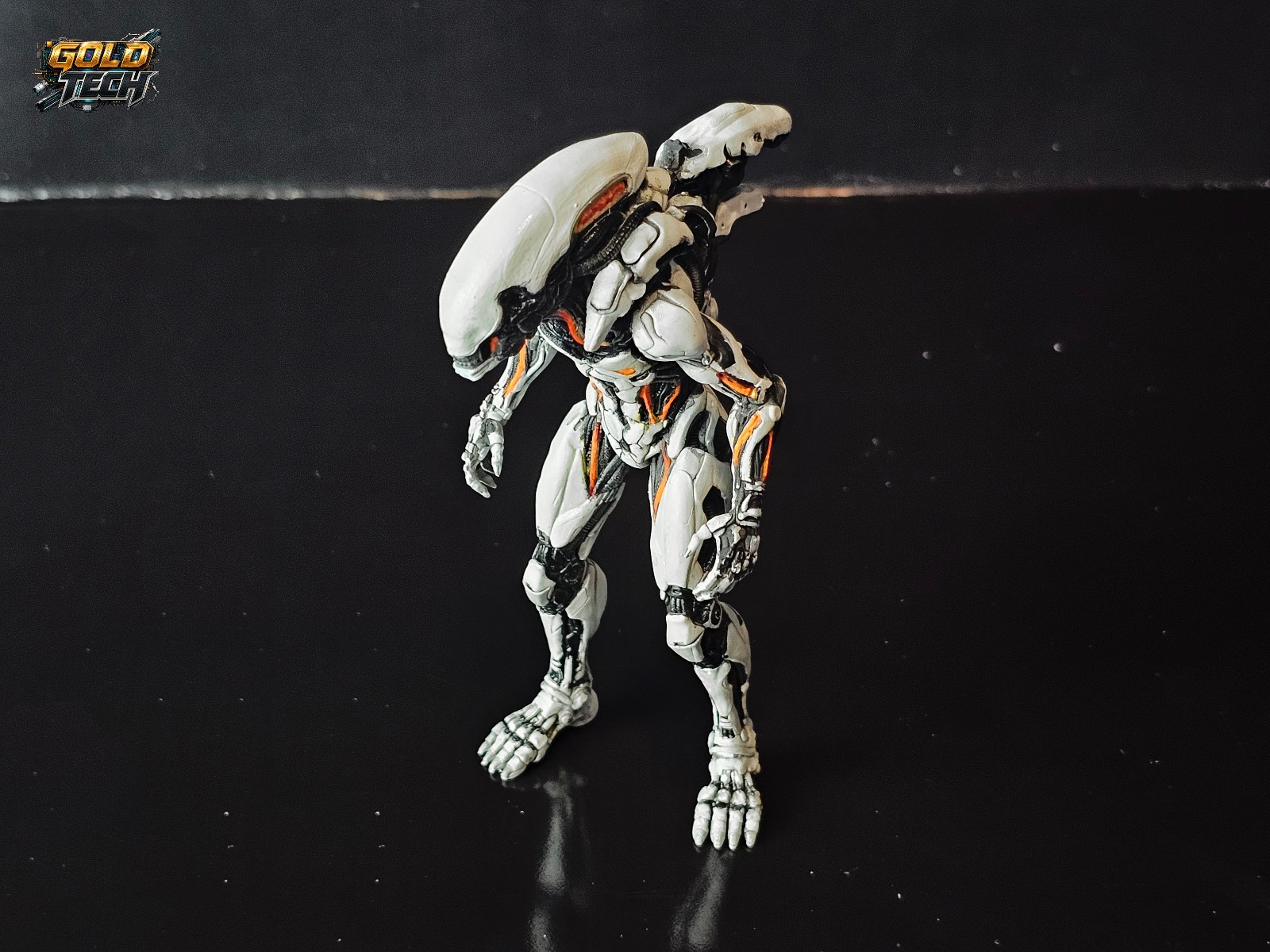 Premium 100mm Sci-Fi Bio-Mechanical Entity – Resin Collectible Figure 1/18 « 3.94