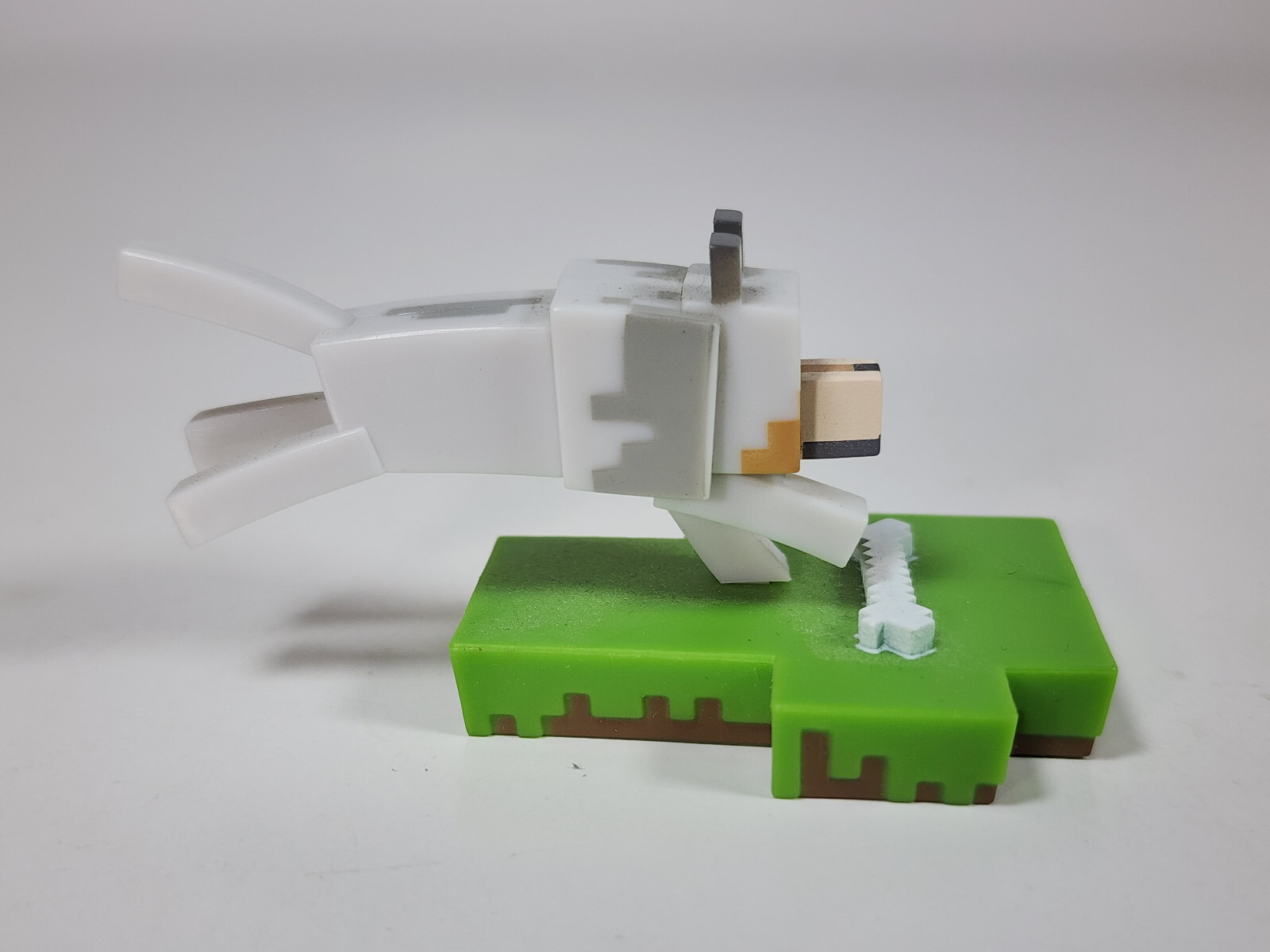 Minecraft Mojang Action Figure 3&Prime; Gray Wolf Dog Running To Bone Jinx