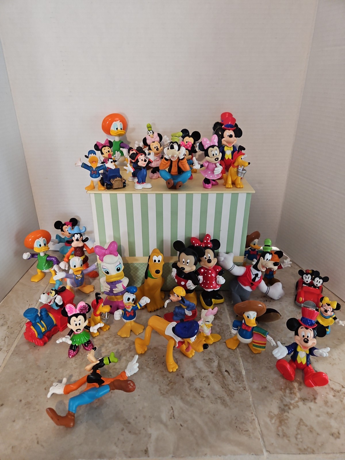 Mix Lot of 38 Disney Toys. Mickey, Minnie Mouse, Daisy, Donald , Goofy Etc.
