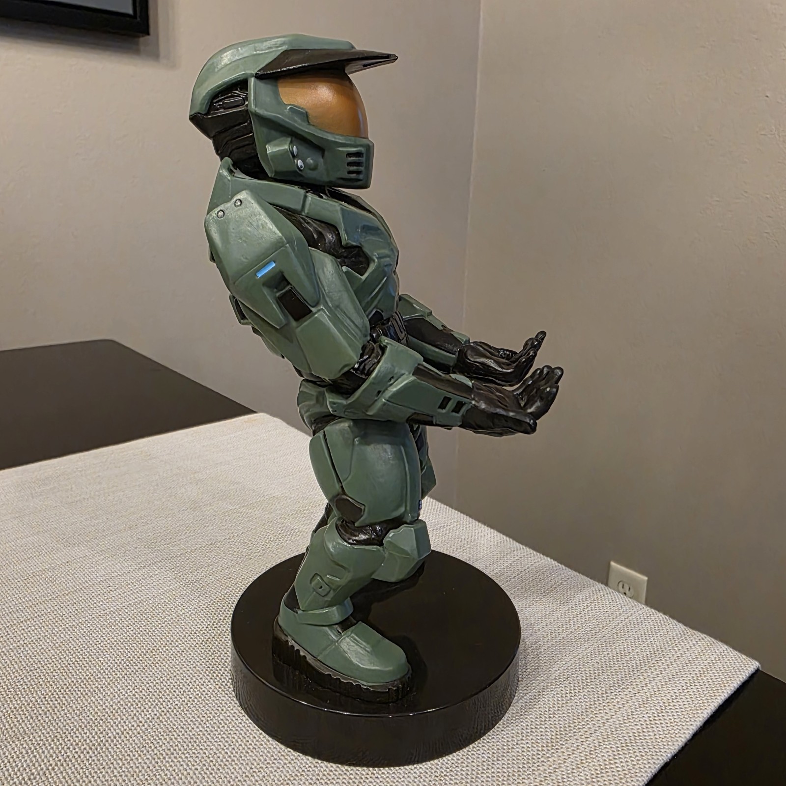 Cable Guys Halo Infinite Master Chief phone and controller holder Figure