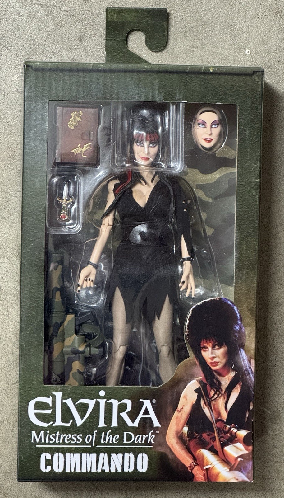 New ELVIRA MISTRESS OF THE DARK « COMMANDO » Action Figure