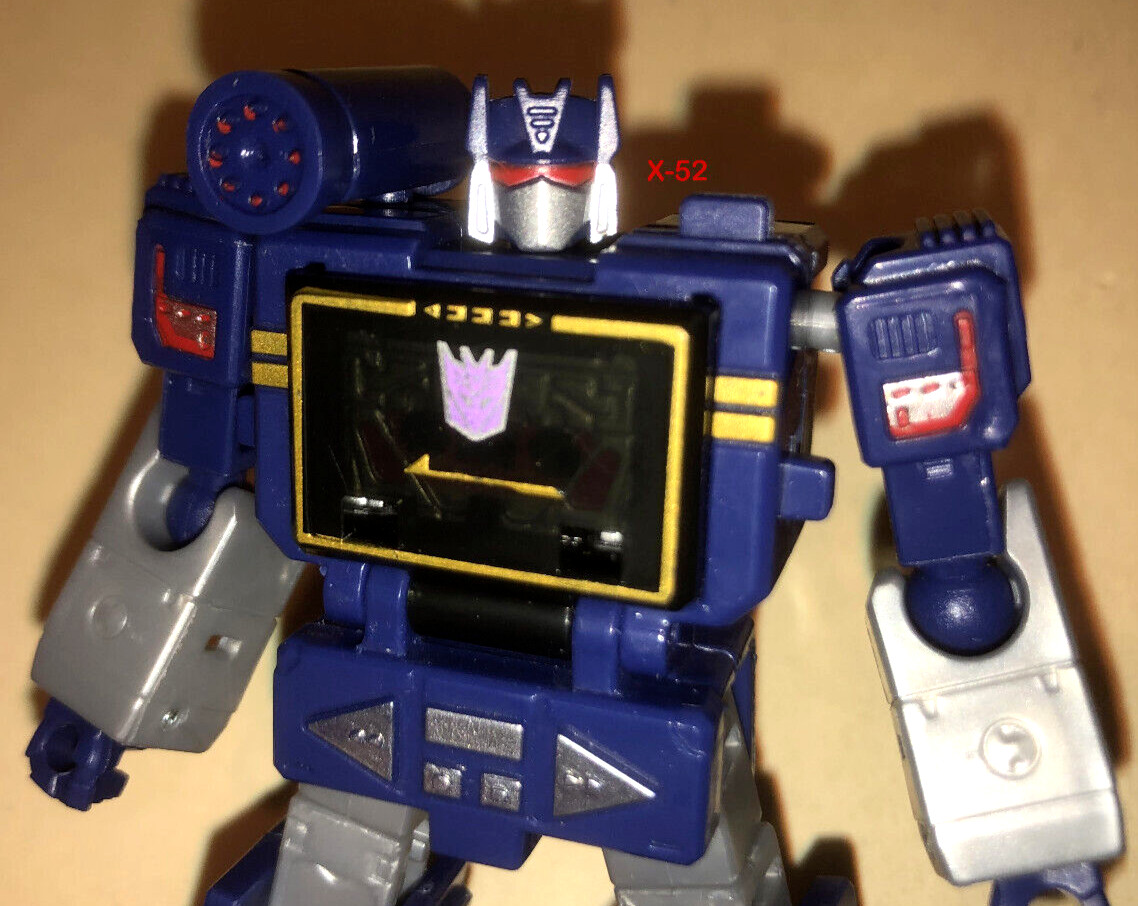 Soundwave Transformers Legacy Decepticon 3.5in figure w mini cassette Takara Tmy
