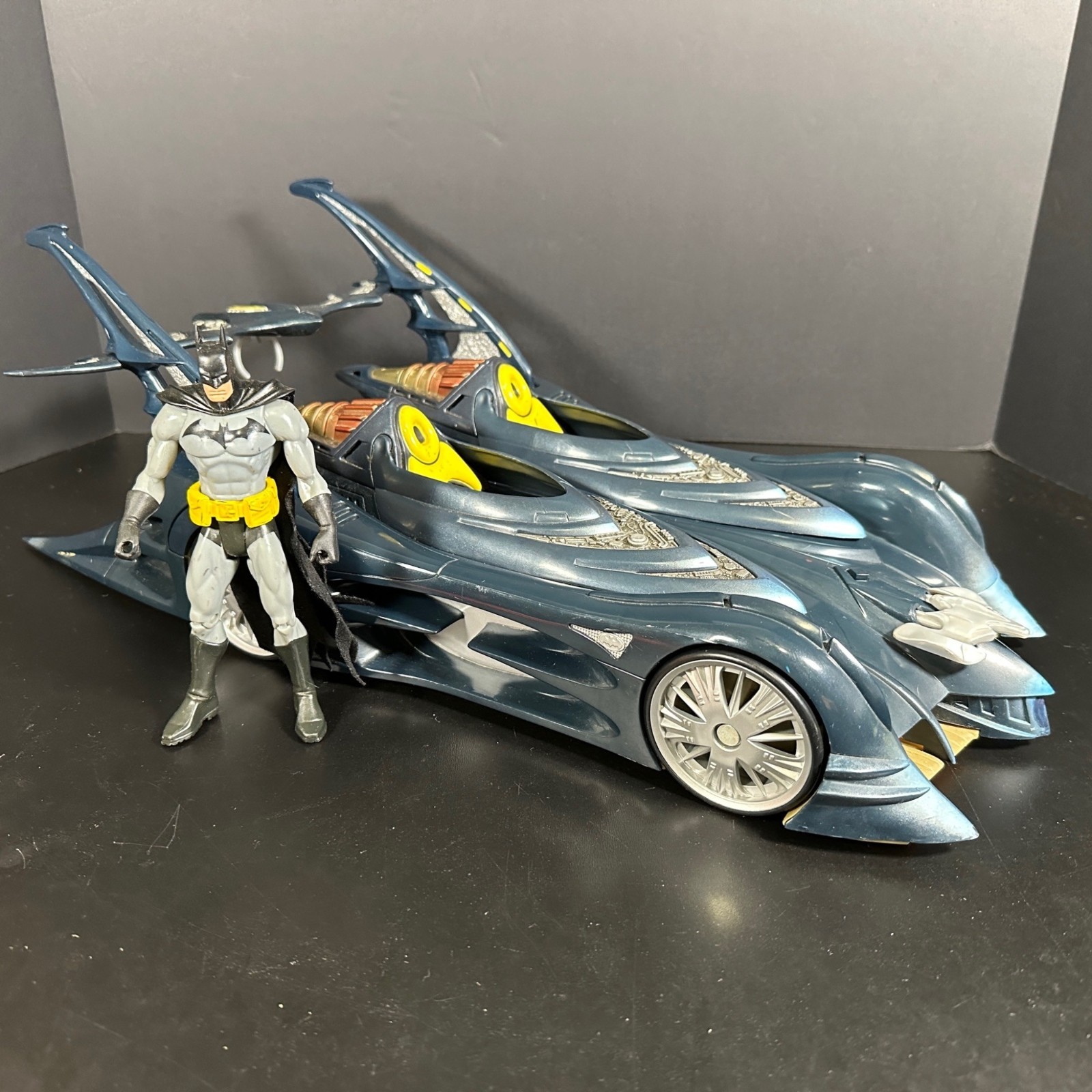 VTG 2 in 1 BATMOBILE & Robin MOTORCYCLE w Bonus Batman Action Figure MATTEL 2003