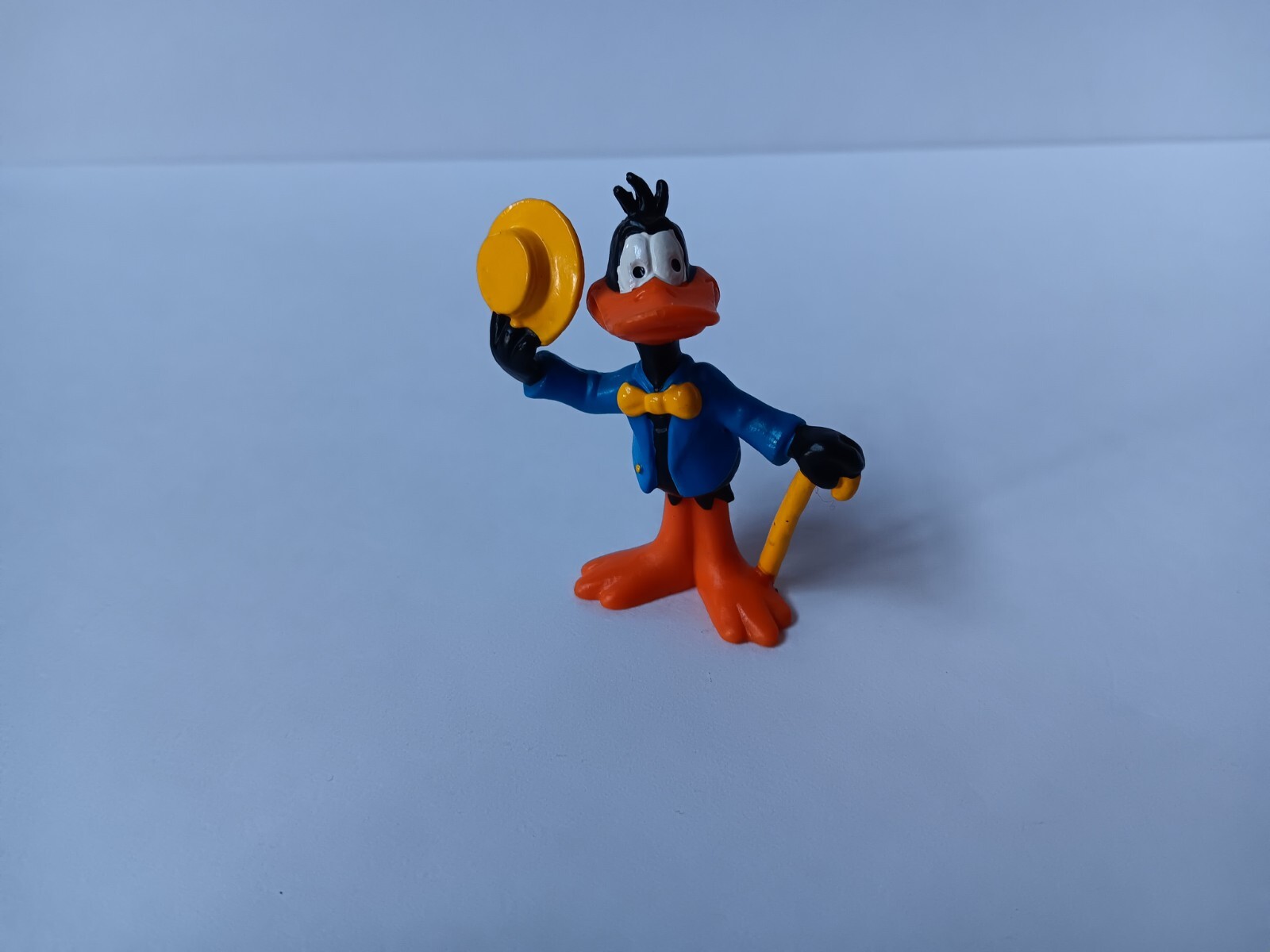 VTG 1983 Warner Bros Daffy Duck Plastic Figure – Blue Coat, Yellow Hat/Cane/Tie