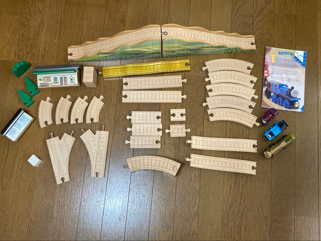 Thomas & Friends Wooden Thomas Train Set with Rails and Accessories Kit
