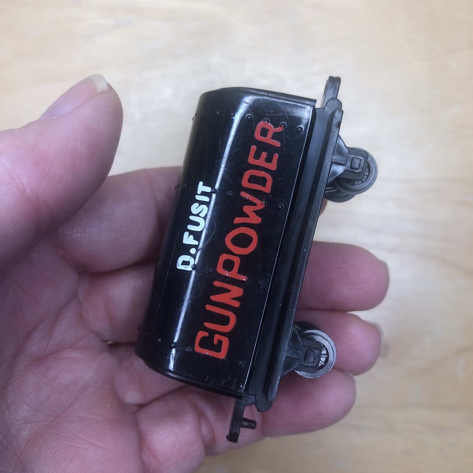 ERTL Thomas the Tank Engine & Friends D. Fusit Gunpowder PLASTIC Tanker Car