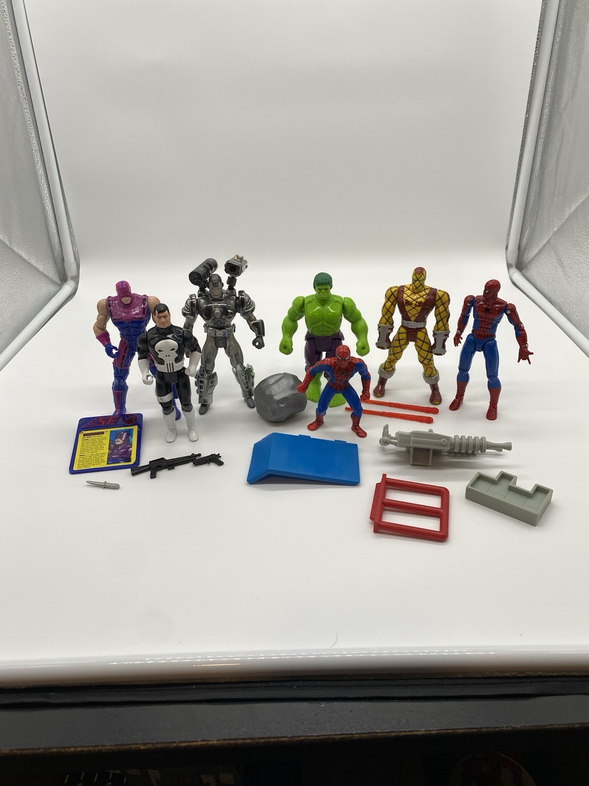 Vintage Marvel ToyBiz Figure Lot Spider-Man War Machine Hawkeye Hulk Punisher