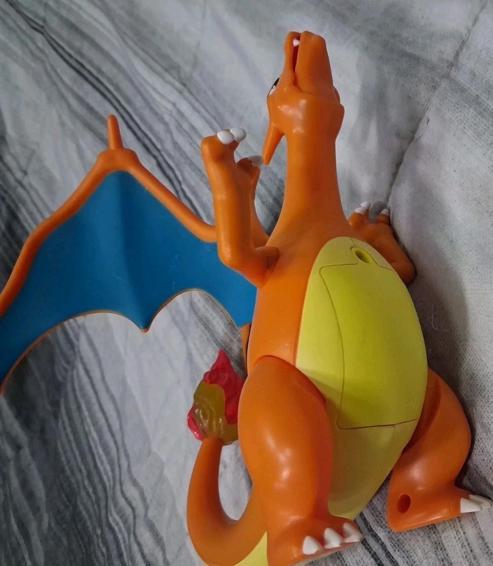 2021 Pokémon Flame & Flight Charizard Deluxe Tested Works Smoke-Free Clean