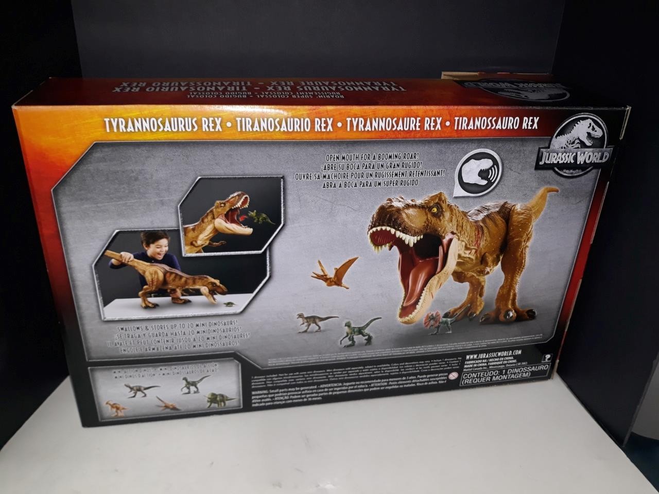 Jurassic World Tyranosaurus Rex Walmart Exclusive 40&Prime; Battle Damage Colossal #1