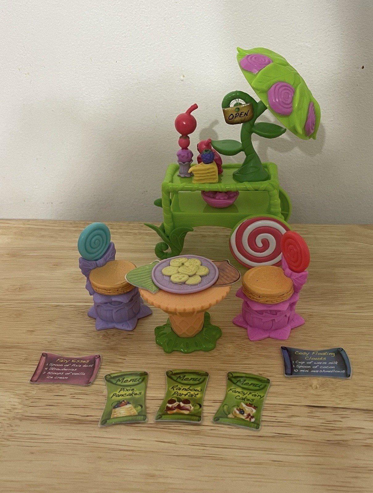 Disney Tinkerbell Fairies Pixie Hollow Tink&rsquo;s Pixie Sweets Cafe