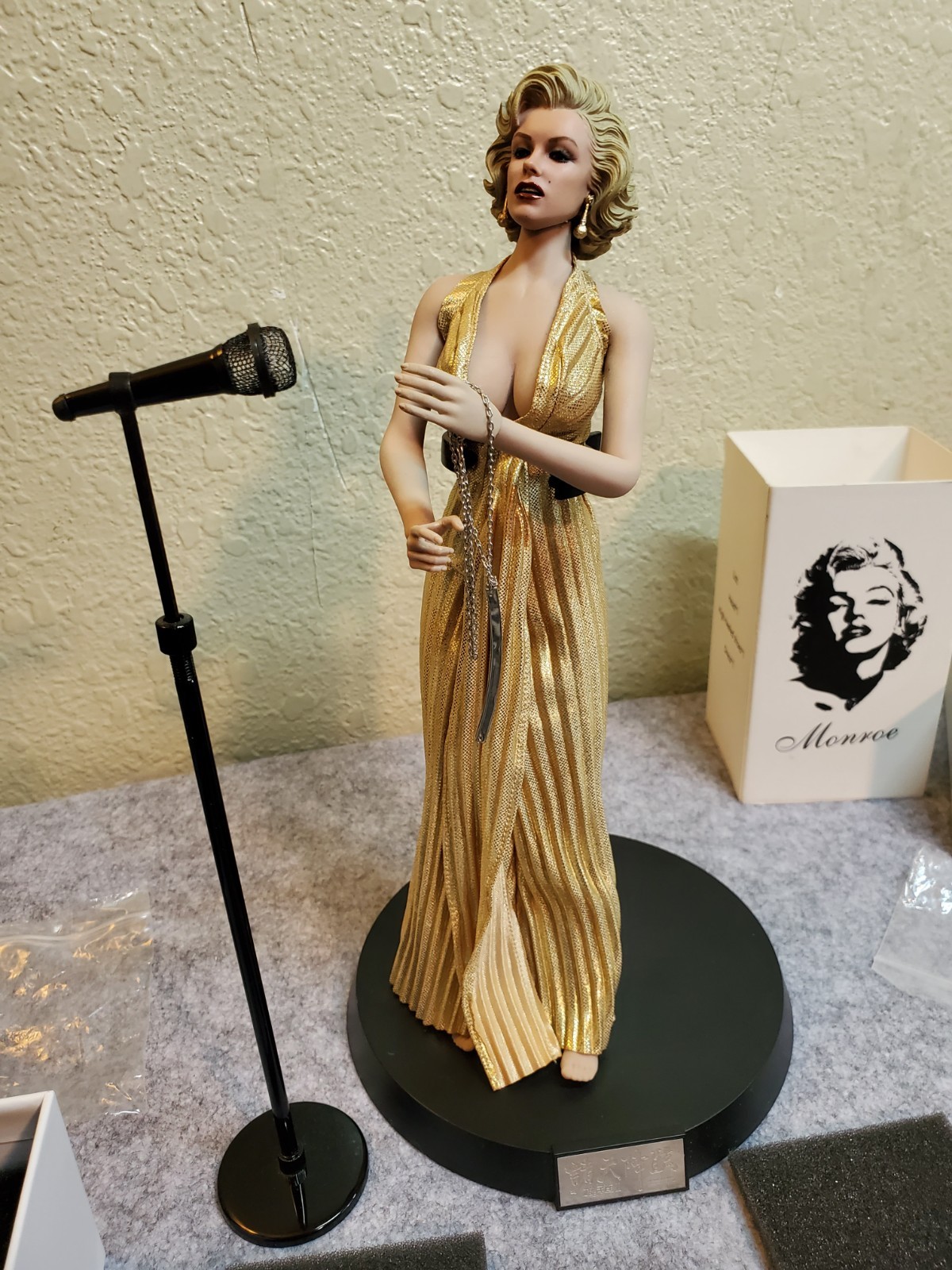12&Prime; Marilyn Monroe Action Figure 1/6 Sexy Dress, TBLeague (head) on body