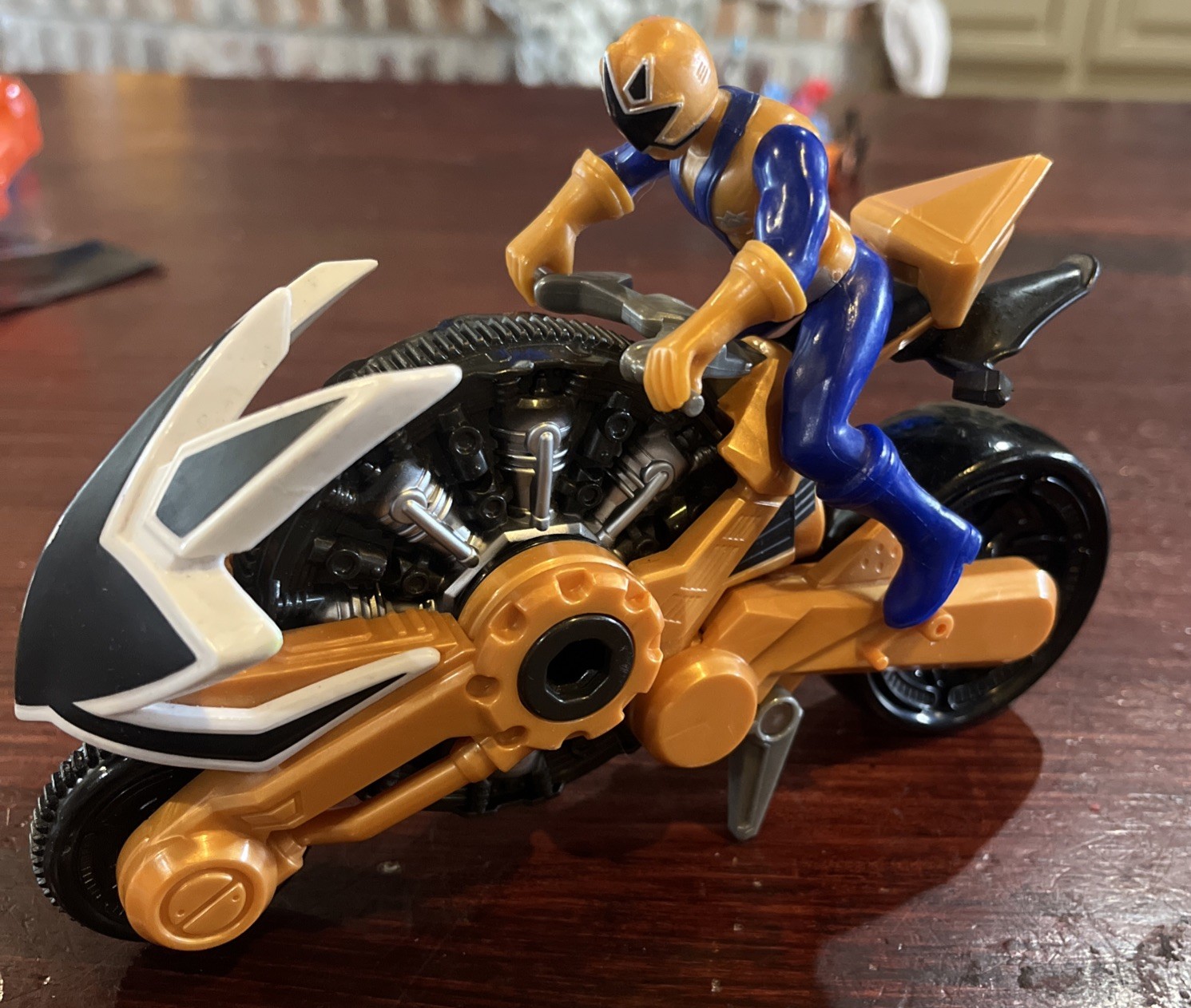 Year 2011 Power Rangers Samurai Vehicle – LIGHT DISC CYCLE with Gold Ranger