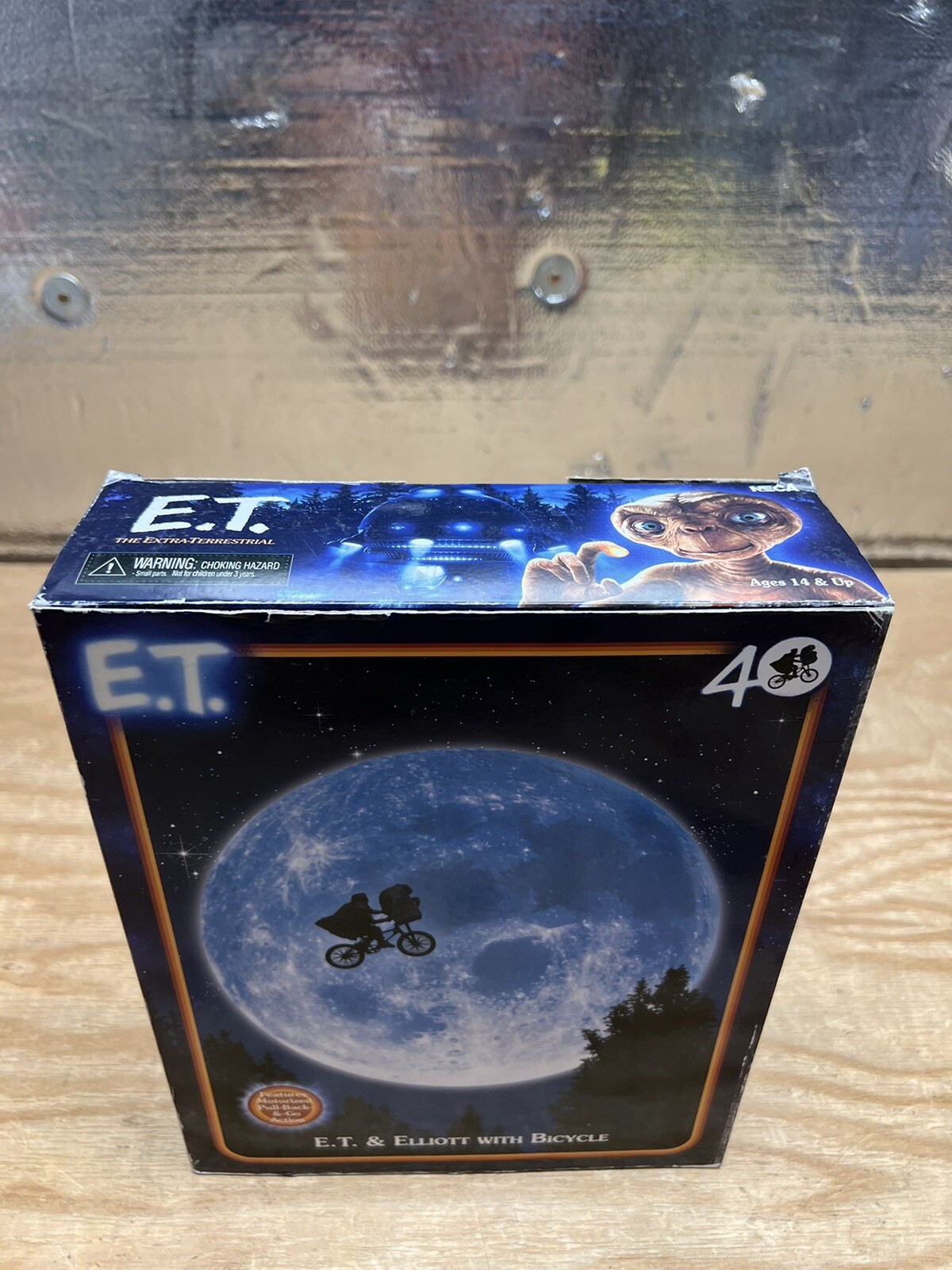 SEALED NECA E.T. 40th Anniversary Elliott & E.T. w/Bicycle ~Damage BOX
