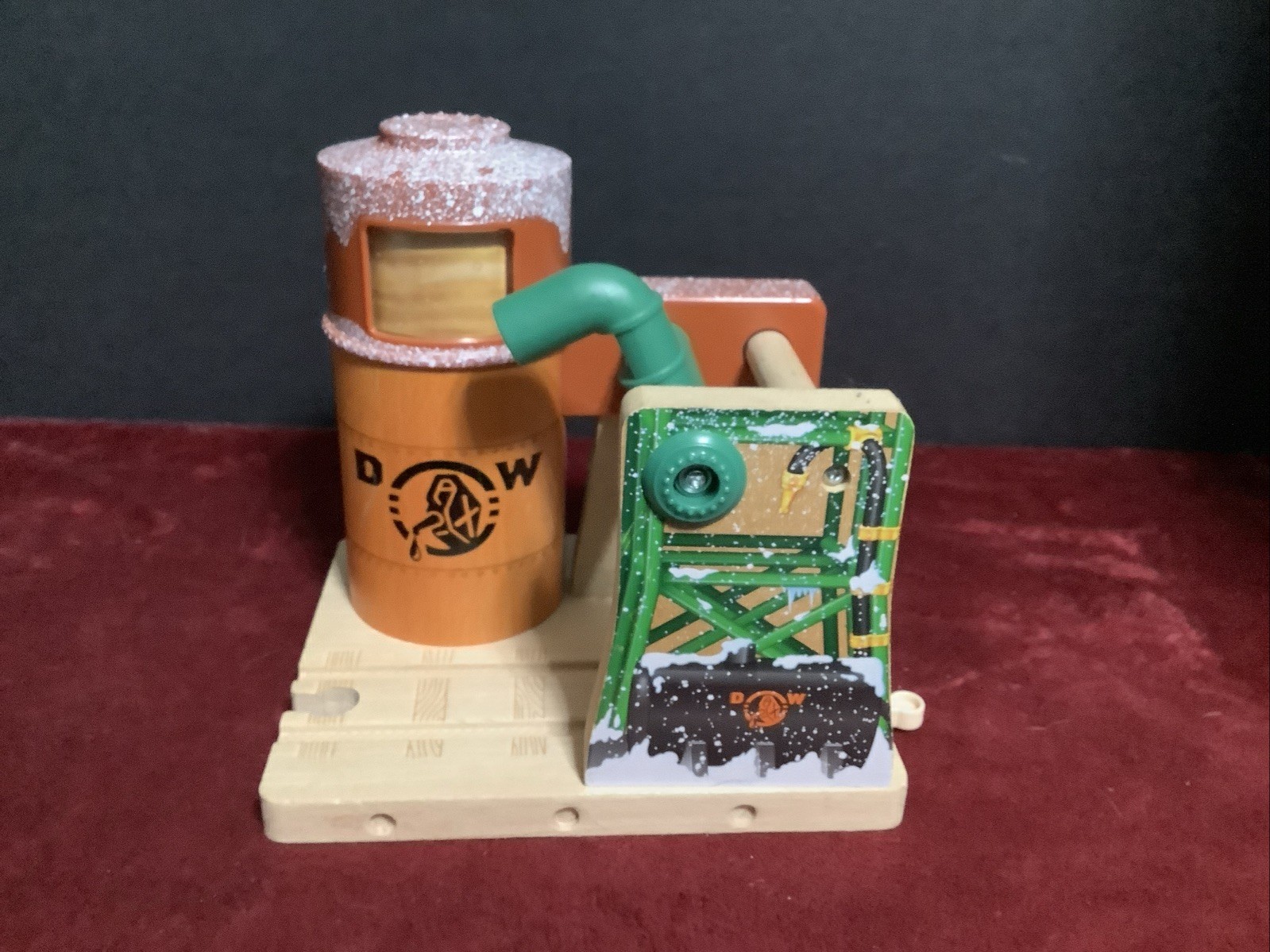 2013 Wooden Thomas & Friends Winter Fuel Up Station BCW27