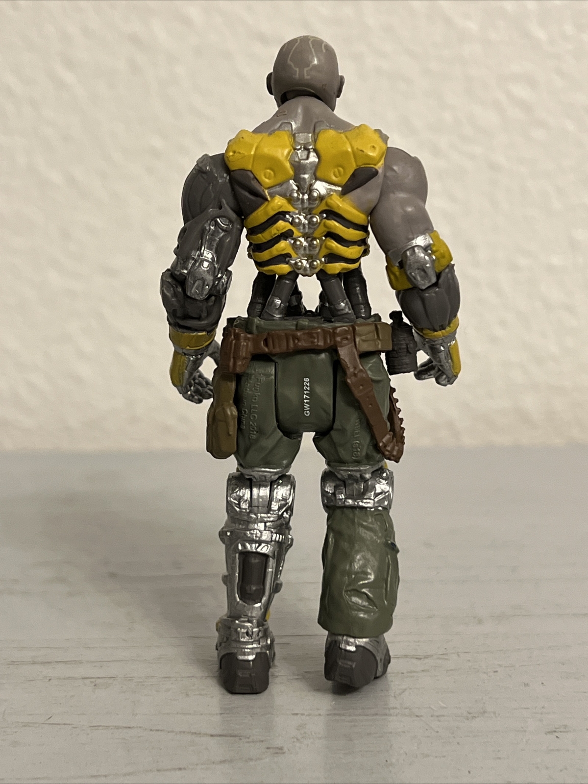 READY PLAYER ONE AECH 4” ACTION FIGURE TOY (PRE-OWNED)
