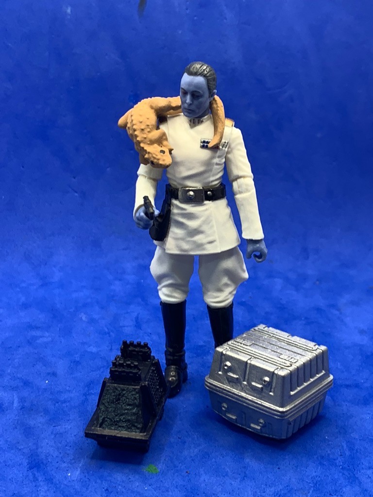 Star Wars Ahsoka Figure: Grand Admiral Thrawn « B »w/resin Ysalamiri & Mouse Droid