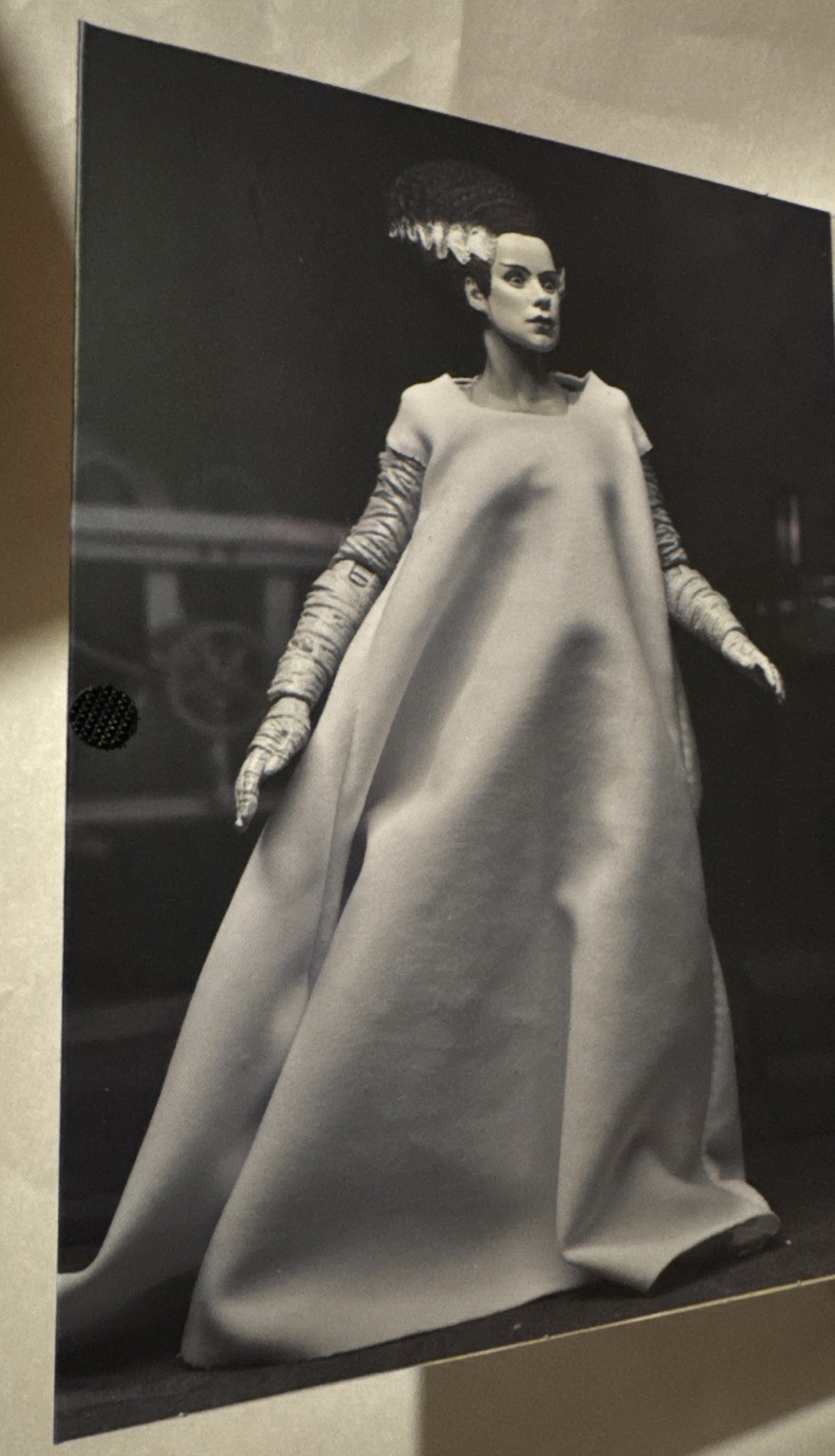 NECA Universal Studios Monsters – The Bride of Frankenstein 7” Black & White Ver