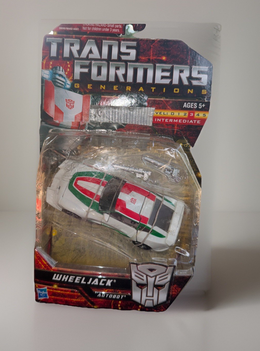 TRANSFORMERS GENERATIONS UNIVERSE CLASSICS DELUXE Autobot Wheeljack- NEW
