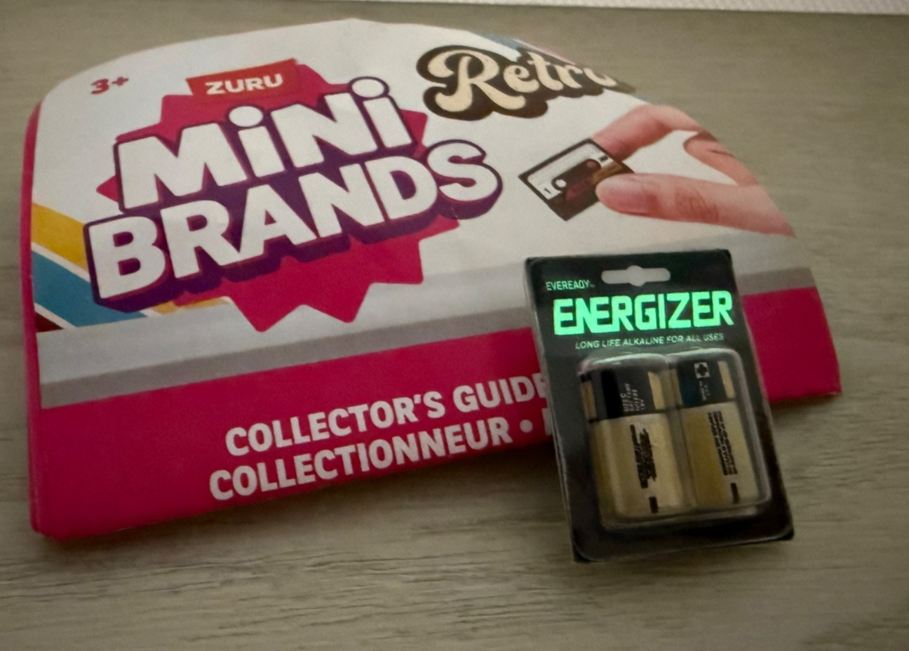 Mini Brands Retro GLOW IN THE DARK Energizer Batteries ICONIC Zuru