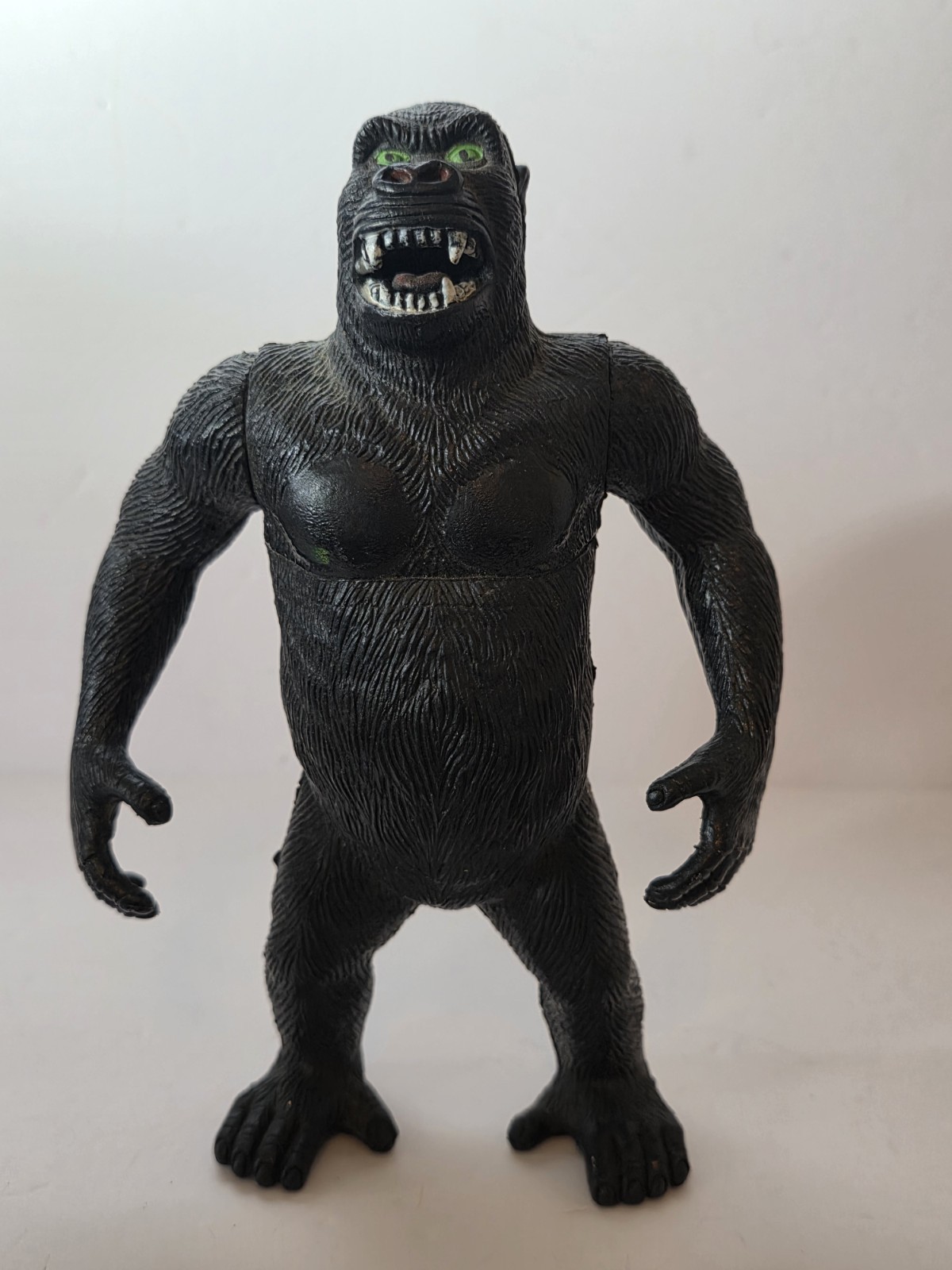 Vintage 1985 Imperial Toys KING KONG GORILLA Action Figure Green Eyes