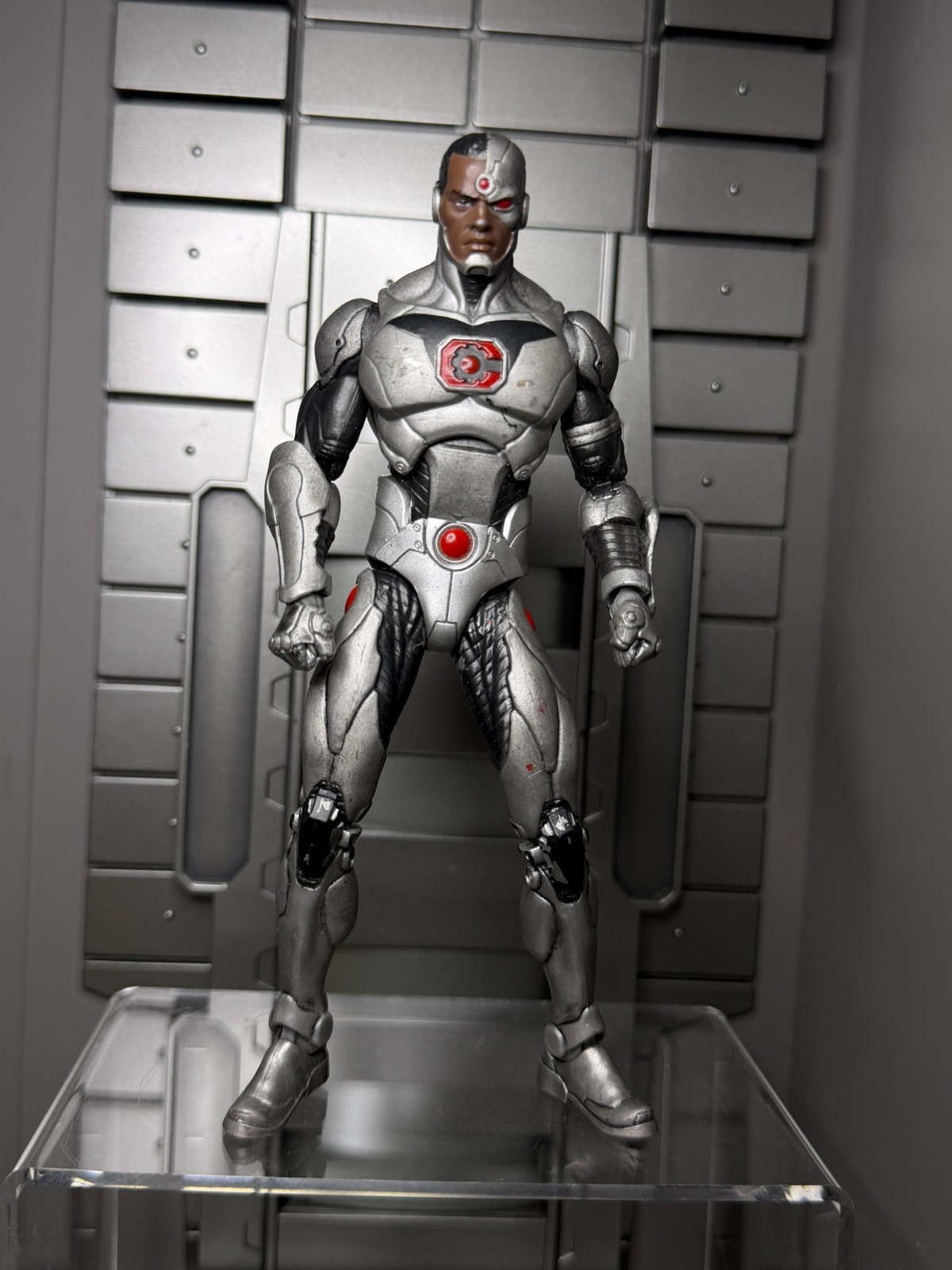 DC Collectibles DC Comics Icons: Cyborg Forever Evil Deluxe 6&Prime; Action Figure