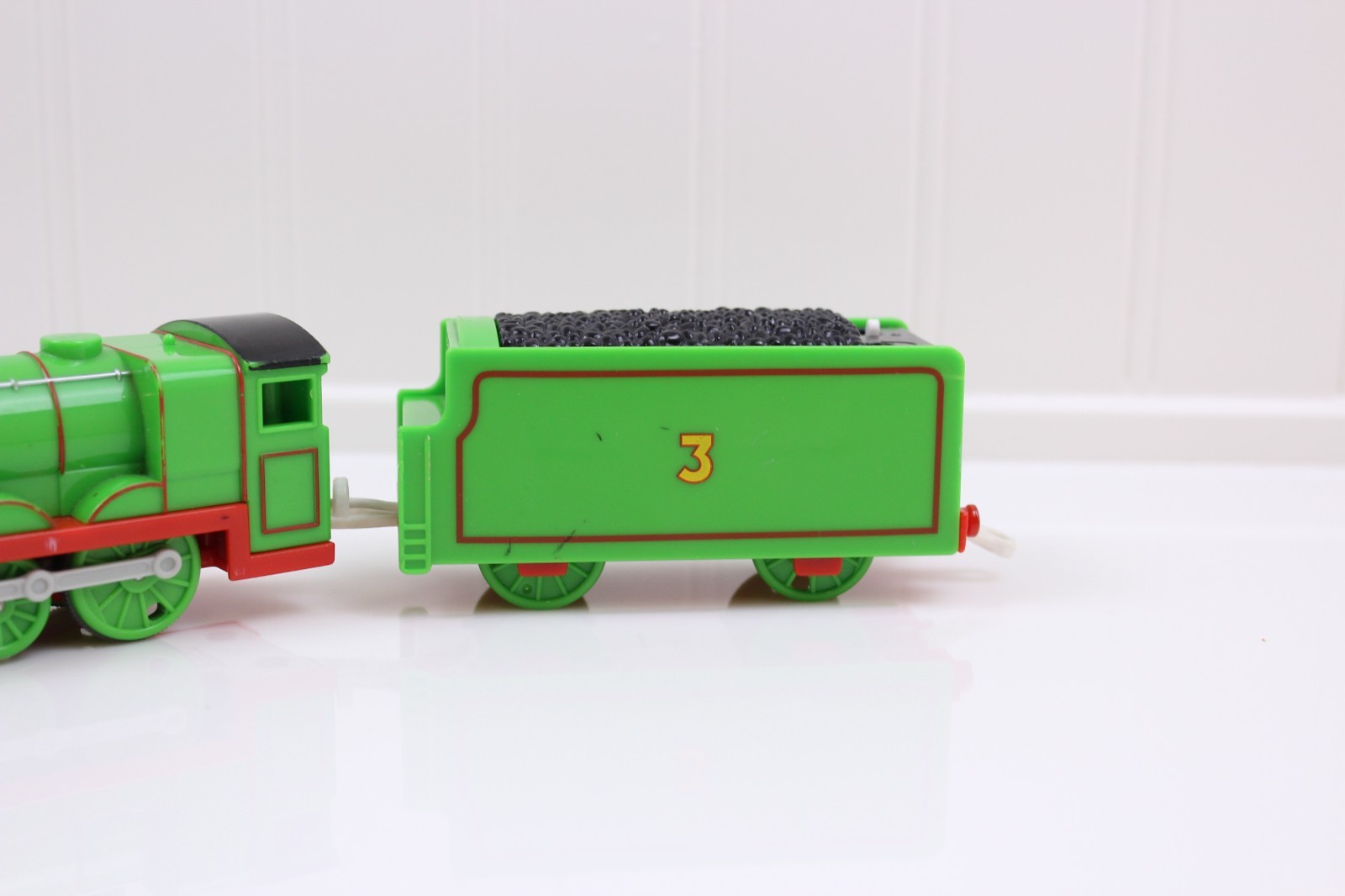 Thomas & Friends TrackMaster Talking Henry Motorized Train w/ Tender V1905